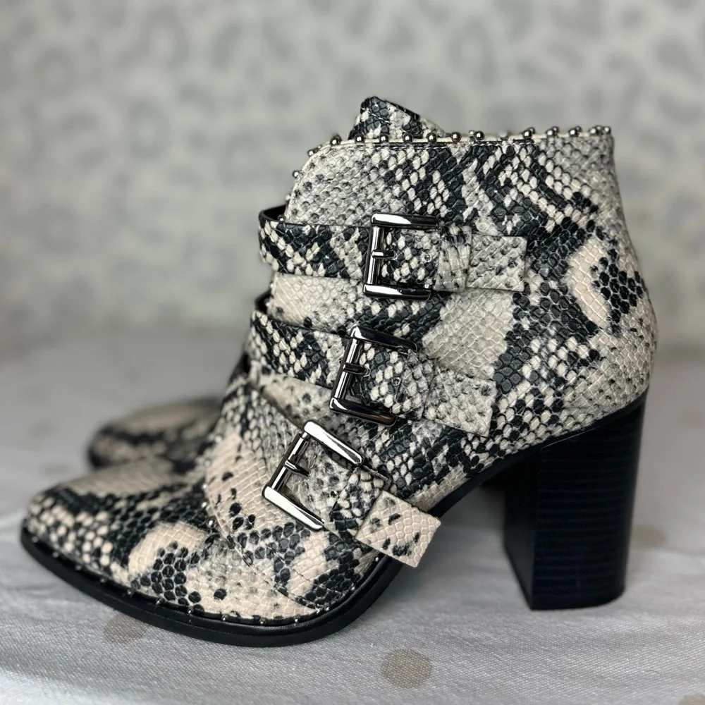 STEVE MADDEN HUMBLE TRIPLE BUCKLE SNAKESKIN PRINT STUDDED HEELED BOOTIE BOOTS 7 - Picture 1 of 9